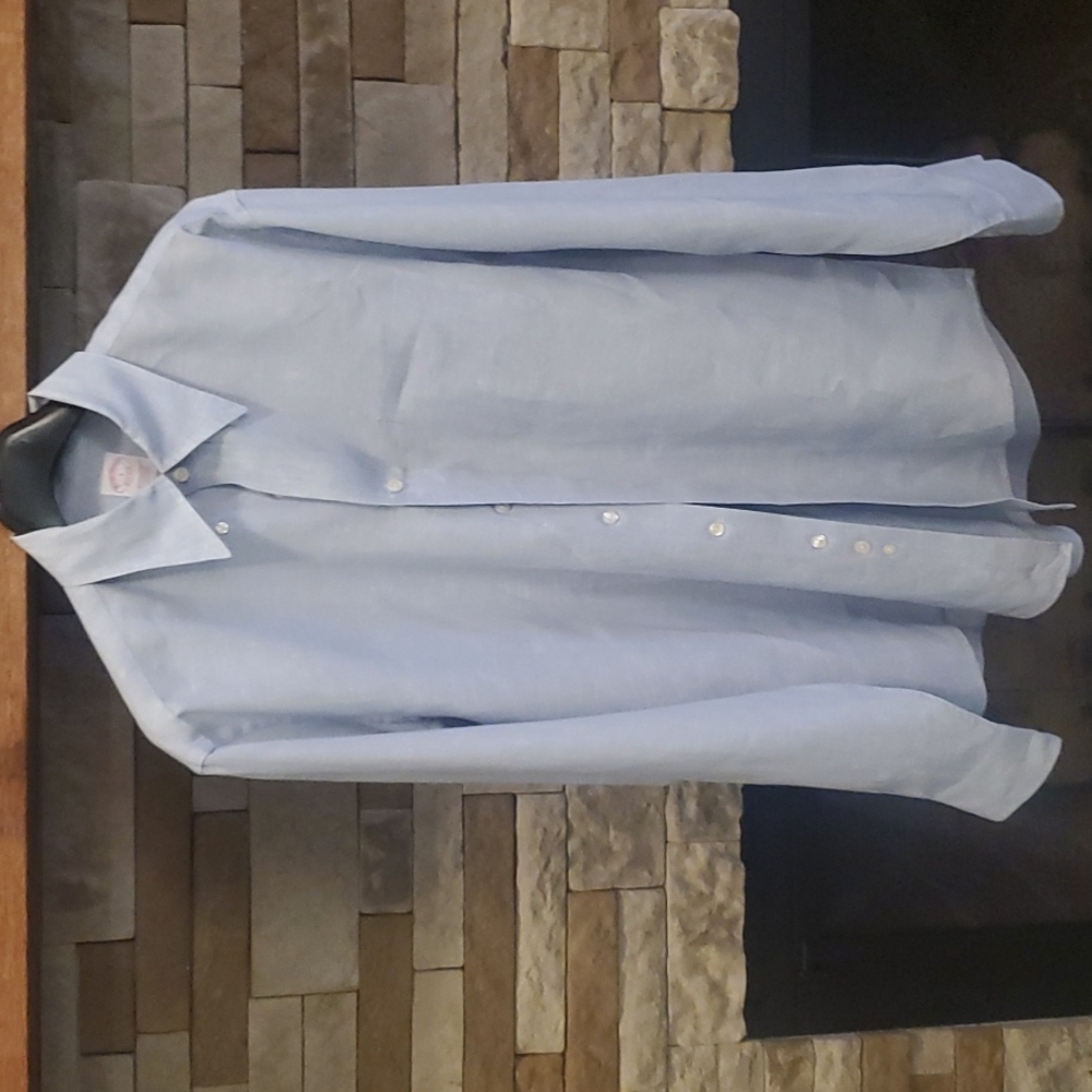 100% Linen shirt from Brooks Brothers size large.